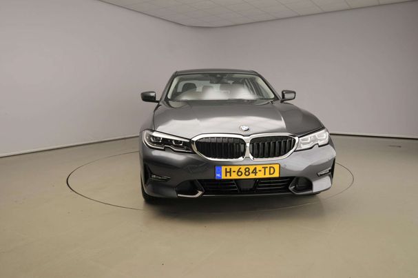 BMW 330e 215 kW image number 2