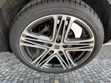 Car image 22