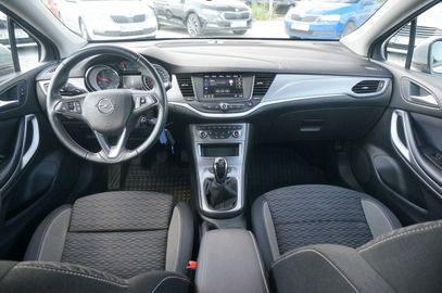 Car image 11