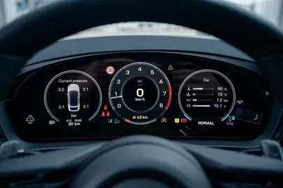 Car image 25