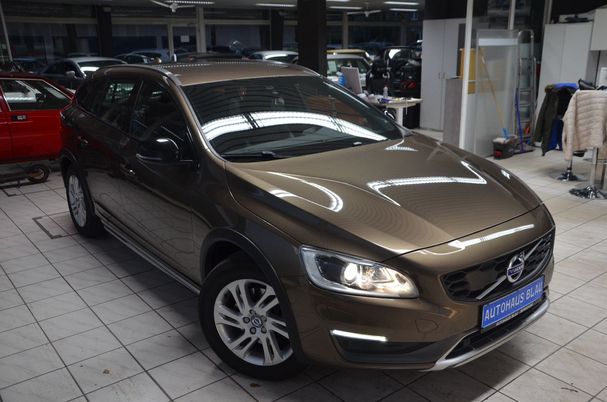 Volvo V60 Cross Country AWD 140 kW image number 19