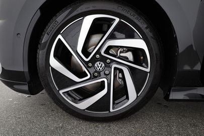 Car image 30