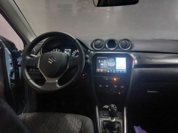 Car image 11