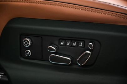 Car image 38