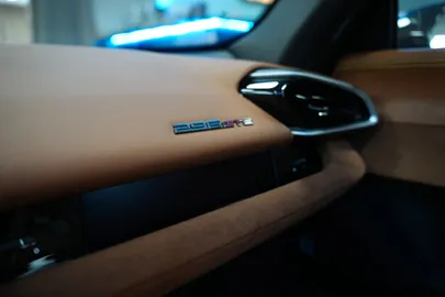 Car image 25