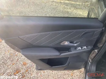 Car image 40
