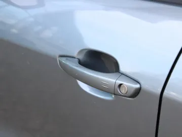 Car image 26