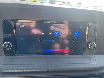 Car image 32