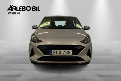 Car image 4