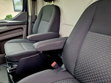 Car image 30