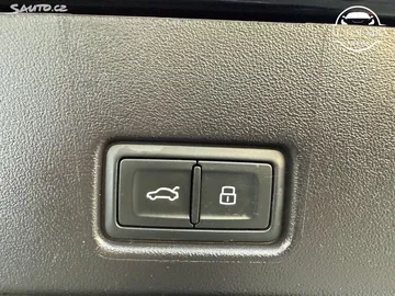 Car image 32