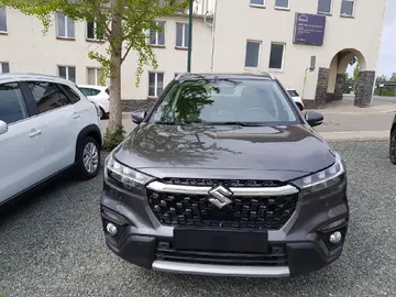 Car image 15