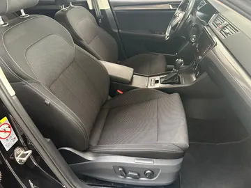 Car image 34