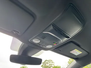 Car image 32