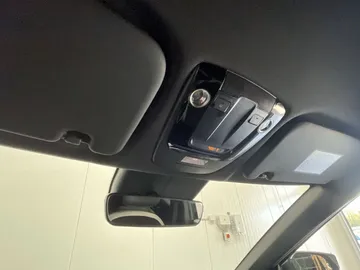 Car image 36