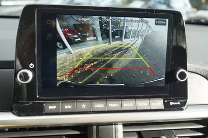 Car image 18