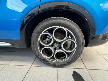 Car image 25