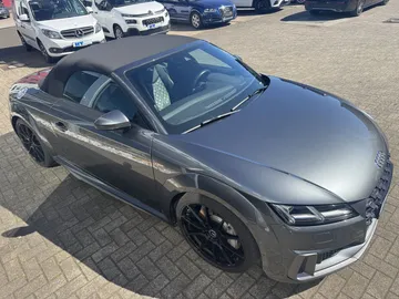 Car image 20