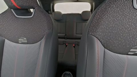 Car image 26