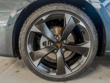 Car image 33