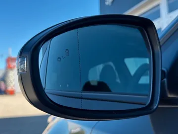 Car image 32