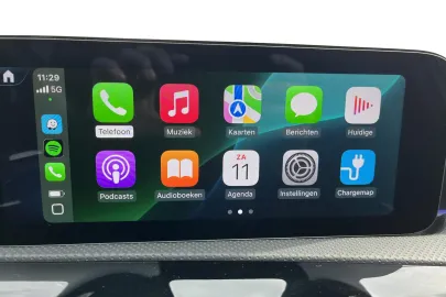 Car image 27