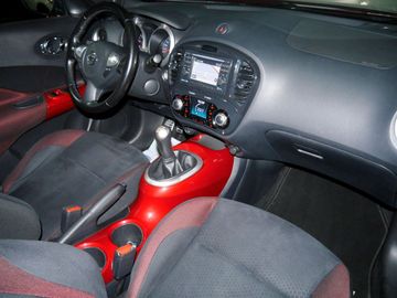 Car image 12