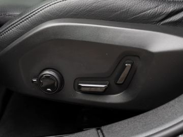 Car image 37