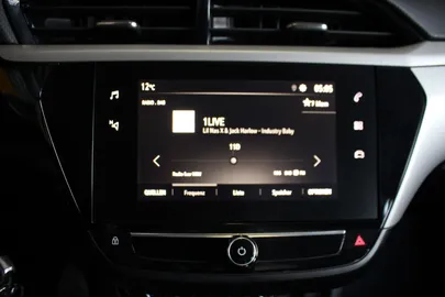 Car image 18