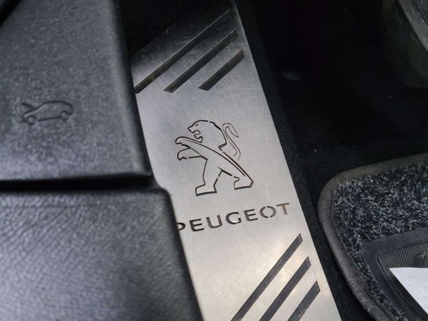 Peugeot 2008 PureTech 74 kW image number 6