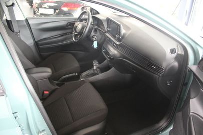 Car image 9