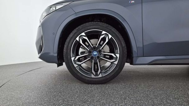 BMW iX1 xDrive30 200 kW image number 7