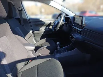 Car image 19