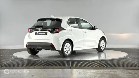 Car image 4