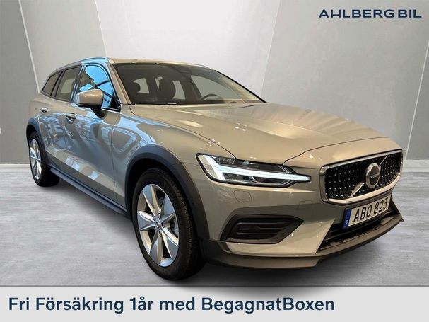 Volvo V60 Cross Country AWD B4 147 kW image number 1