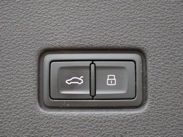 Car image 35