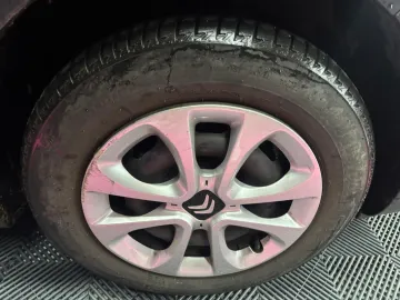 Car image 29