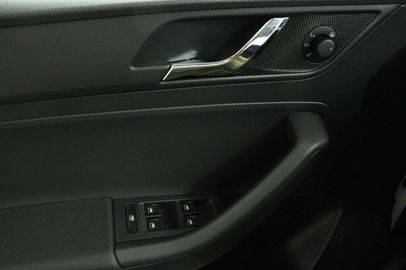 Car image 30