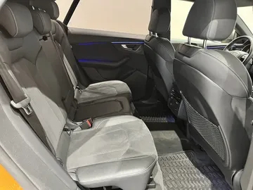 Car image 27
