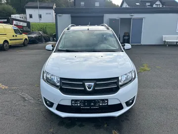Car image 3