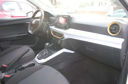 Car image 11