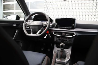 Car image 10