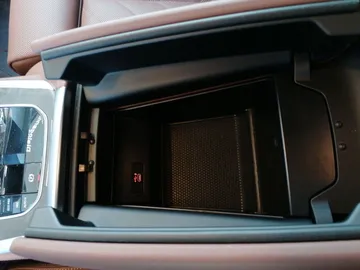 Car image 29