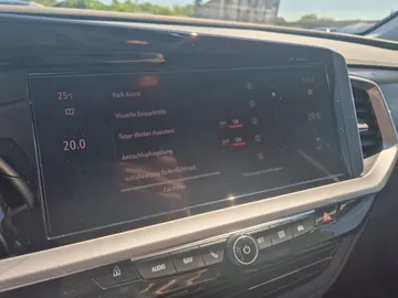Car image 24