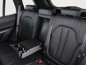 Car image 36