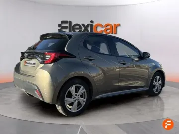 Car image 3