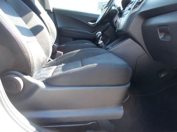 Car image 30
