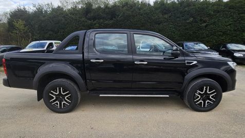 Car image 4