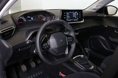 Car image 15