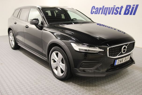 Volvo V60 Cross Country B4 AWD 146 kW image number 2